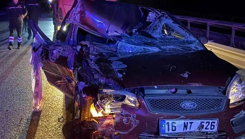 Afyonkarahisar'da Otomobil ile TIR Çarpıştı: 4 Kişi Yaralandı