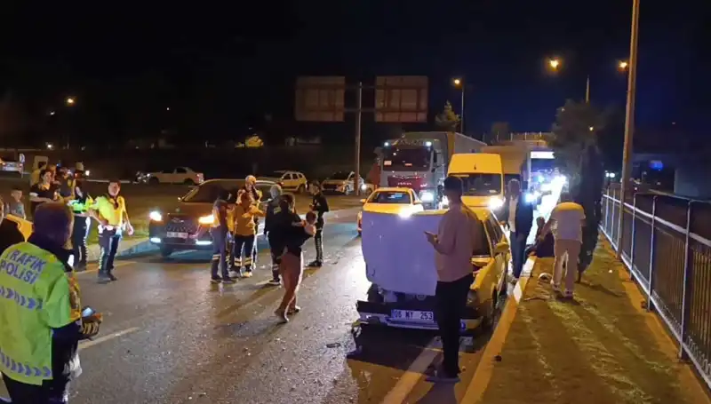 Otoyolda Geri Dönüş Kazası: İki Çocuk ve İki Yetişkin Yaralandı