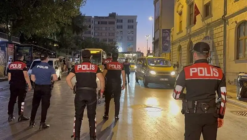 Megakentte Asayiş Uygulamaları: 4 Saatte Yüzlerce Gözaltı Alındı