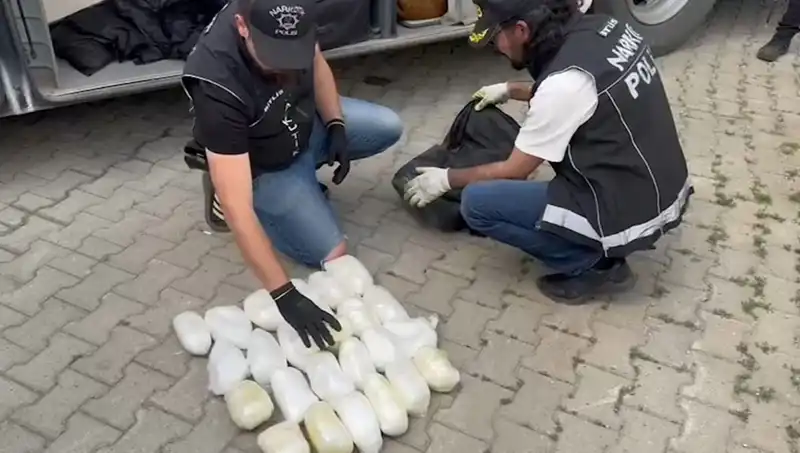Havalimanında Şok: Yolcunun Valizinden 13 Kilo Metamfetamin Ele Geçirildi