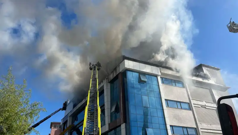 Esenyurt'ta Tekstil Atölyesinde Korkutan Yangın: Neler Yaşandı?