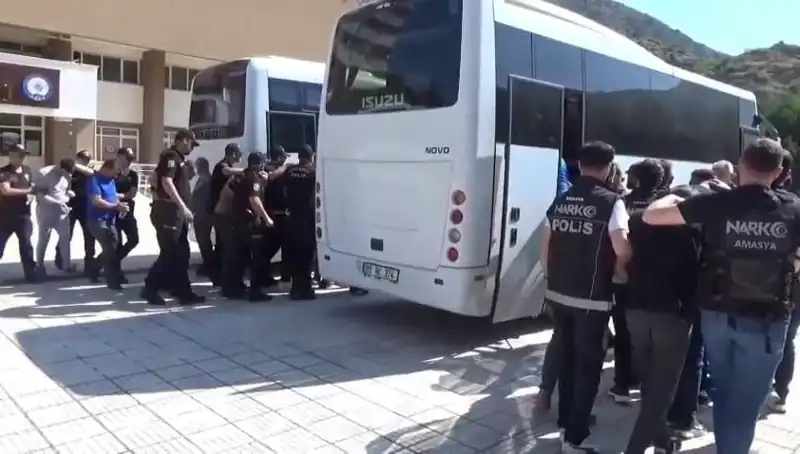 Amasya'da Yürütülen Dev Operasyonda 13 Kişi Tutuklandı