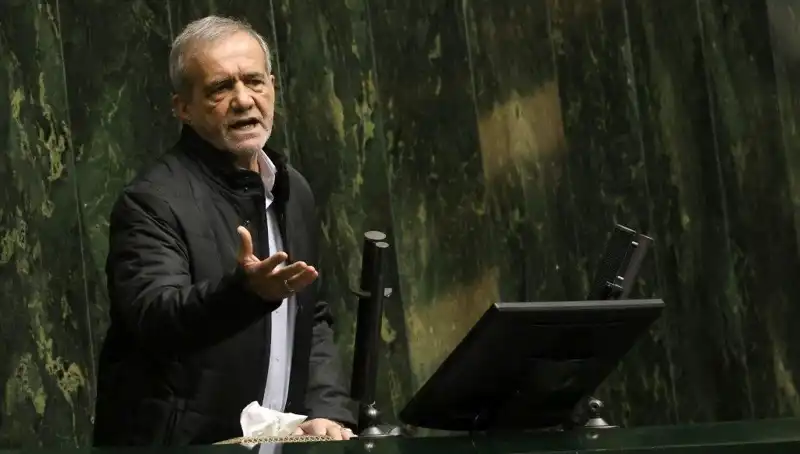 İran Cumhurbaşkanı Yardımcısı'nın Lüks Gezisi Ekonomik Krizde Tepki Çekti