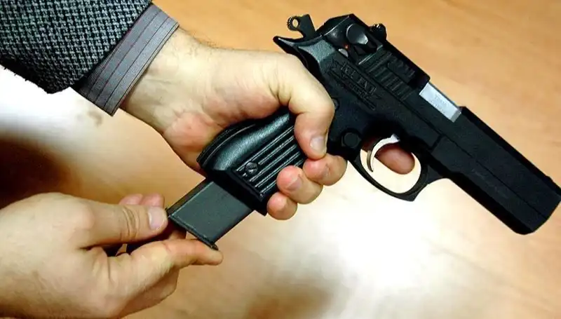 Silahını Kurcalarken Kendini Vuran Genç: Olayın Detayları Neler?