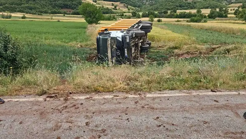 Tokat'ta Feci Bir Kaza: Devrilen Kamyonun Şoförü Hayatını Kaybetti