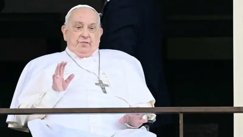 Papa Francis'in Hastaneden Dönüşü: 5 Haftanın Ardından İlk Görüntü