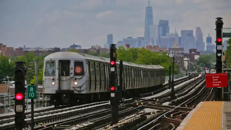 Metro Sörfü Tehlikesi: 15 Yaşındaki Genç Hayatını Kaybetti