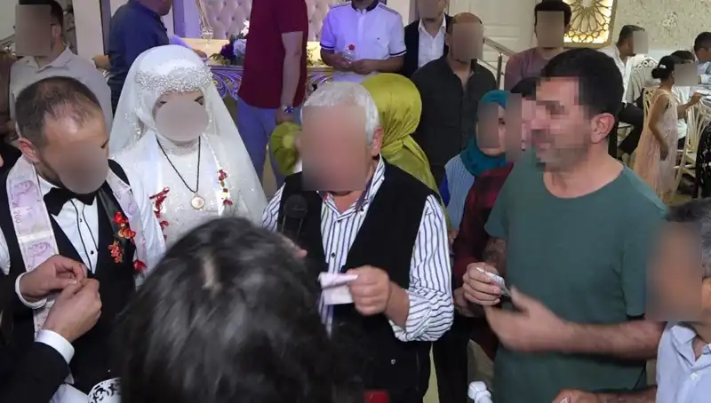 Davetsiz Düğüne Katılan Hırsızın Pasta ve Takı Macerası