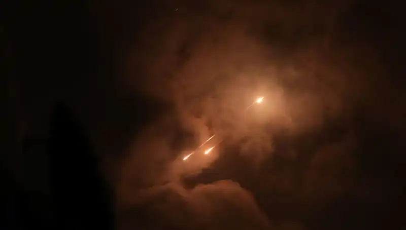 İran’ın Gece Saldırılarının Ardındaki Gizem: Füzelerin Ateşlenme Saatleri Tesadüf Değil