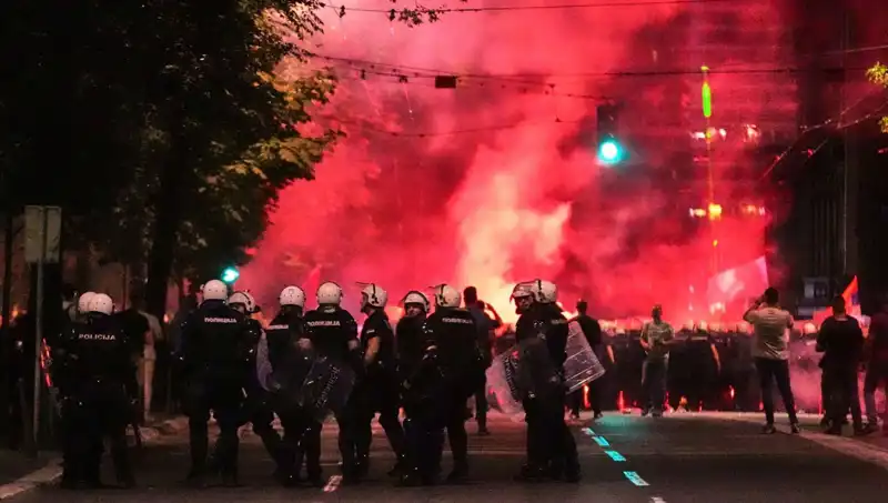 Sırbistan'da Erken Seçim İçin Sokaklara Dökülen On Binler: Gözaltılar Başladı!