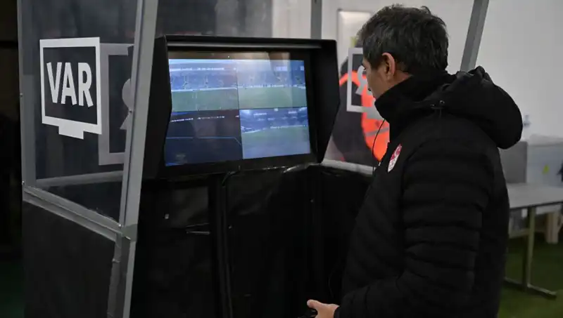 Konyaspor ve Galatasaray'ın kritik maçında VAR tartışmaları gündem oldu!