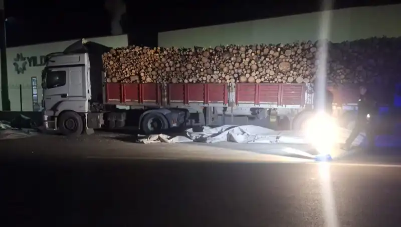 Brandayı Toplayan TIR Sürücüsüne Oto Çarpınca Feci Kaza: Detaylar Ortaya Çıktı