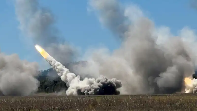 Avustralya'nın En Büyük Askeri Tatbikatında Tarihi HIMARS Atışı Gerçekleştirildi