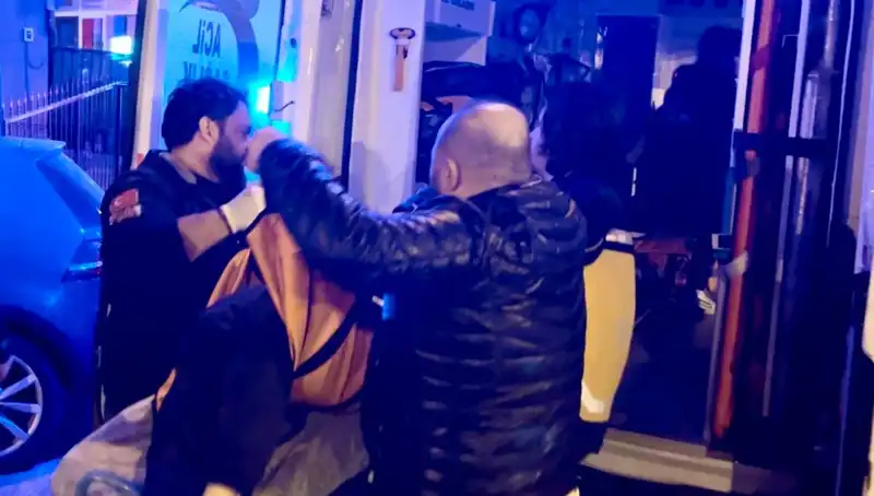 Tartışma Kanlı Bitti: Genç, Babasını Silahla Yaraladı