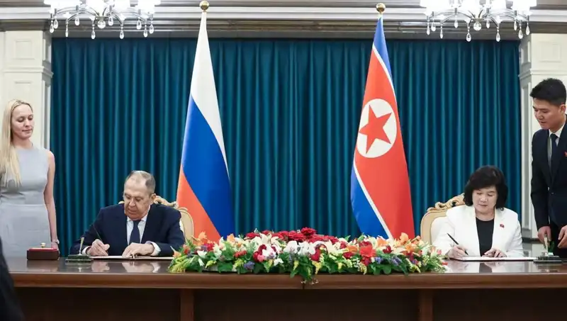Rusya ve Kuzey Kore Arasında Tarihi Görüşme: Lavrov'un Kriz Çözümüne Katkıları