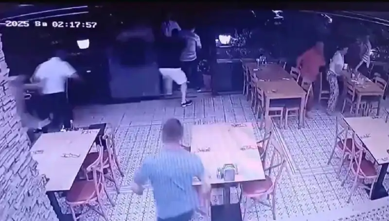 Deprem Anı Güvenlik Kameralarına Yansıdı: İzlerken Sarsılacaksınız!