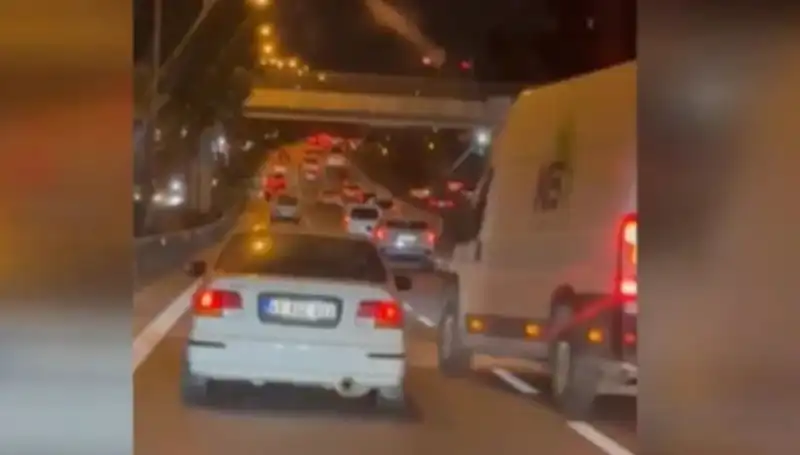 Tuzla'da Makas Terörü: Sürücü, Çarpıp Kaçıp Tutuklandı