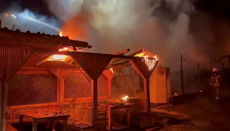 Şile'de Gözleme Restoranı Yangını: Altı İşletme Alev Alev Yandı