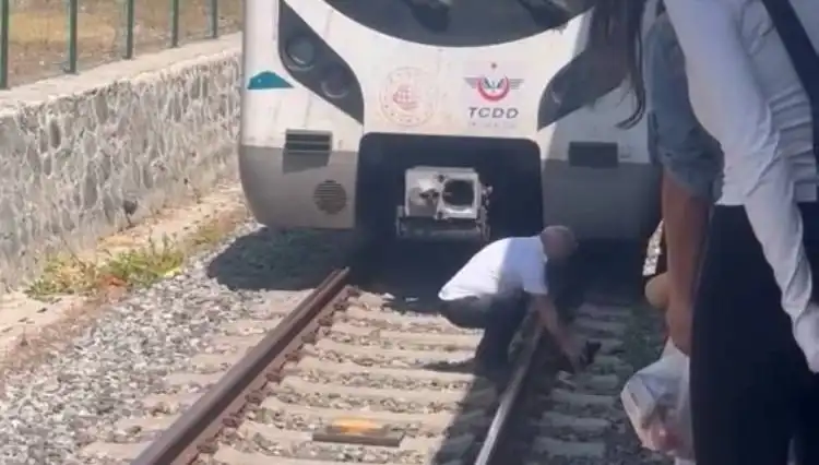 Marmaray Makinistinden Duygusal An: Raylardaki Kediyi Kurtardı